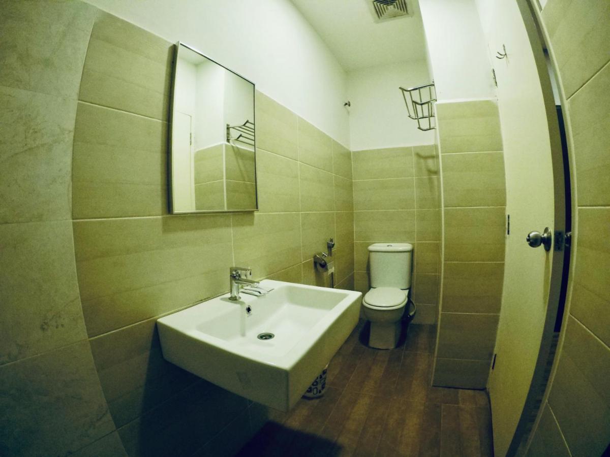 ג'והור בהרו Hotel Zamburger Second Link מראה חיצוני תמונה